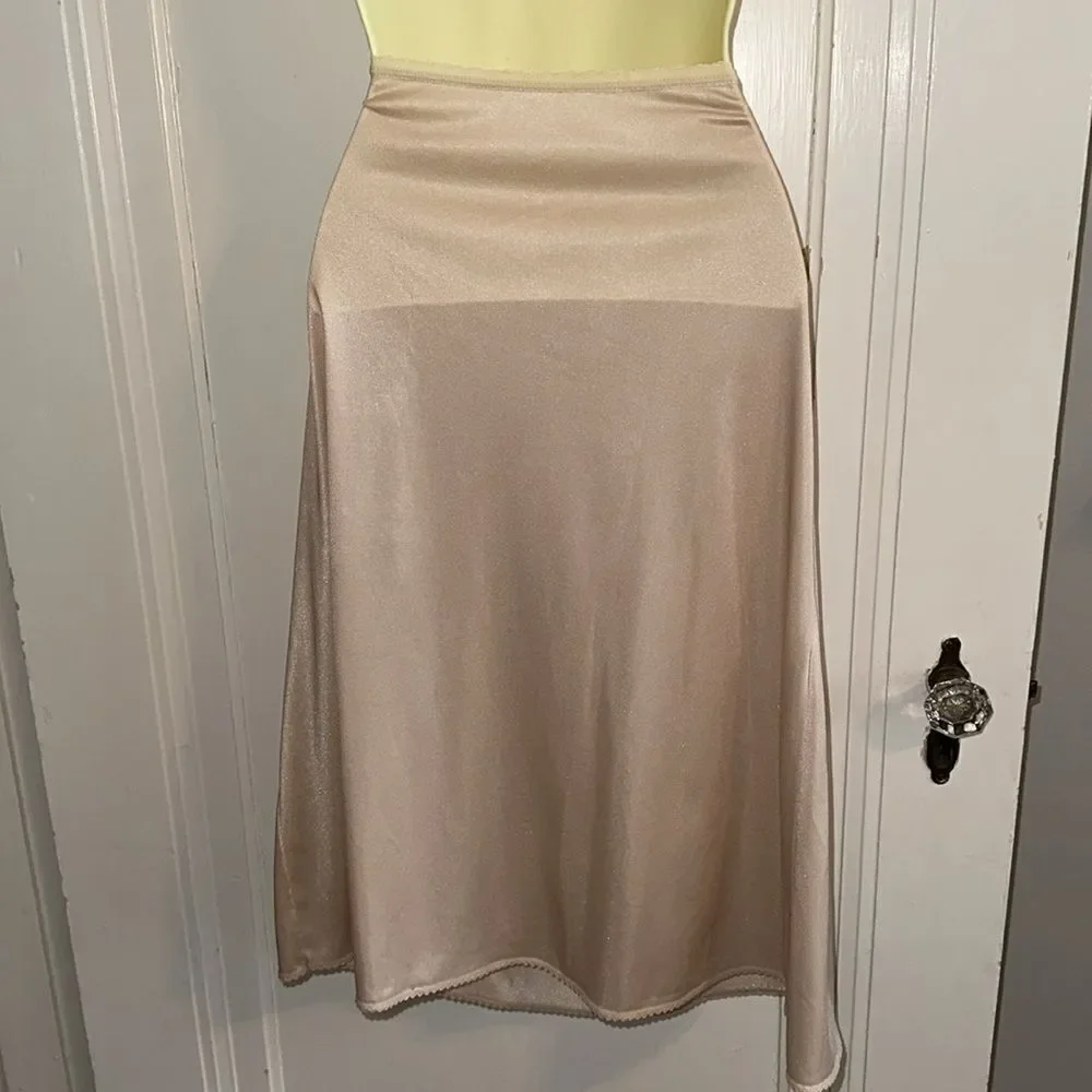 Vintage Vassarette‎ light tan half slip/ as is - Picture 3 of 7